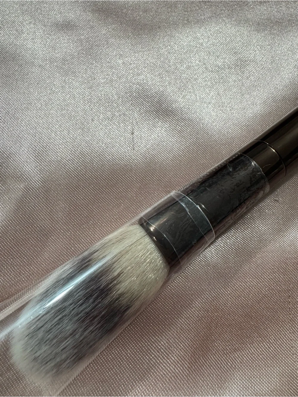 Hourglass Veil Powder Brush